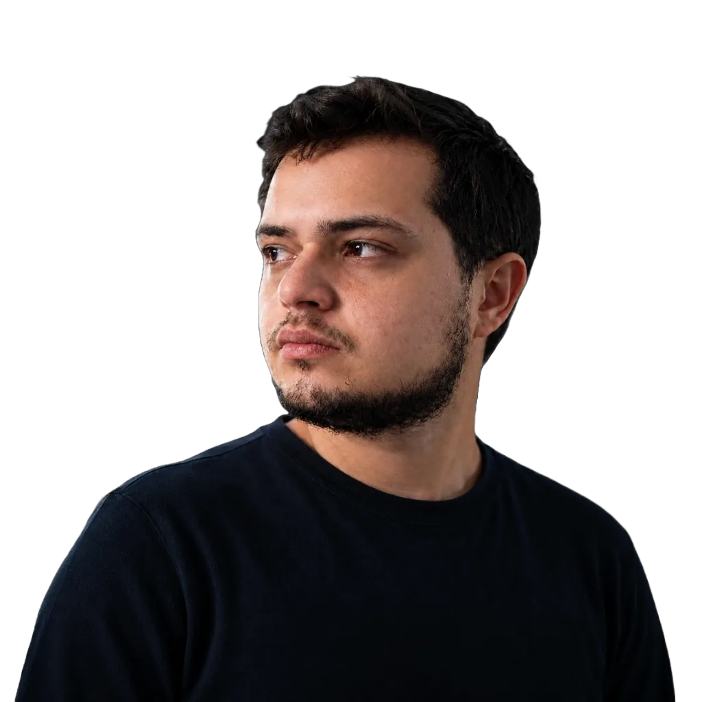 Retrato de Rafael Pereira, recortado sobre o campo escuro do estúdio.